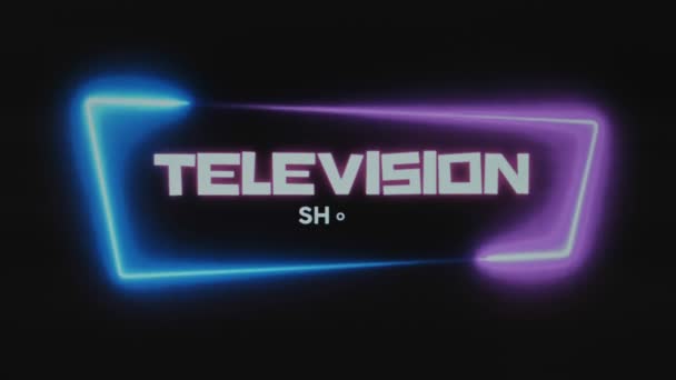 テレビは黒い背景の照明碑を示しています ピンクとブルーのダイナミックなネオンフレームによるグラフィックプレゼンテーション エンターテインメントコンセプト — ストック動画
