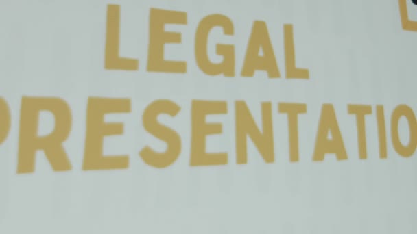 Beyaz Arka Planda Yasal Temsil Yazıları Var Afro Amerikalı Insanların — Stok video