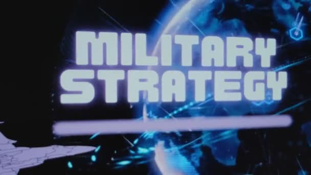 Inschrift Der Militärstrategie Auf Dem Hintergrund Des Rotierenden Hologramms Des — Stockvideo