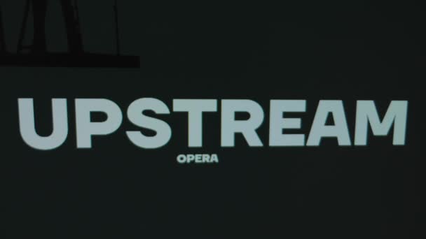 Upstream Operations Inschrift Auf Schwarzem Hintergrund Grafische Darstellung Mit Silhouette — Stockvideo