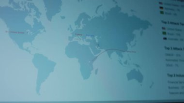 Bilgisayar ekranında Dünya Haritasında Siber Saldırı Tehdidi. Avrupa devletleri hackerların saldırısına uğradı