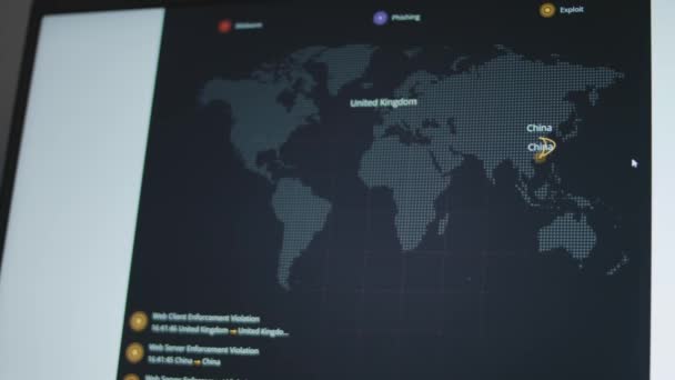 世界范围内的全球网络攻击在笔记本电脑屏幕上直播 病毒在全球范围内在线传播 后续行动 — 图库视频影像