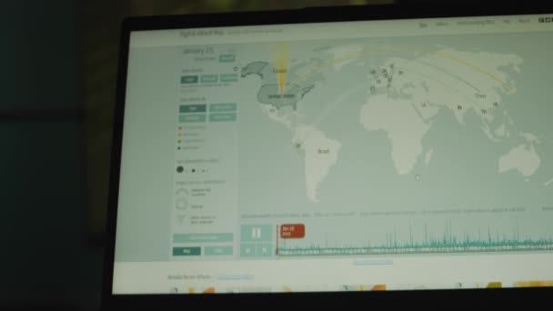 Global Cyber Attack Timelapse Ekranie Laptopa Mapa Świata Pokazująca Rozprzestrzenianie — Wideo stockowe
