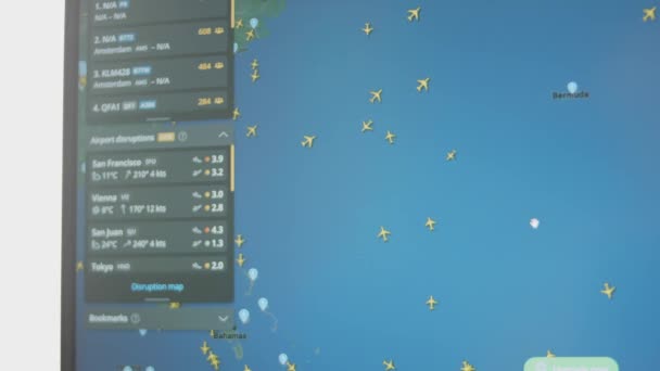 Live Flight Tracker Χάρτης Στην Οθόνη Του Υπολογιστή Θέση Αεροσκαφών — Αρχείο Βίντεο