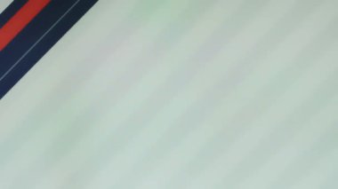 Açık arkaplanda koyu mavi ve kırmızı çizgili spor hayran kültürü yazıları ve Bir Numara sembolü. Spor konsepti.