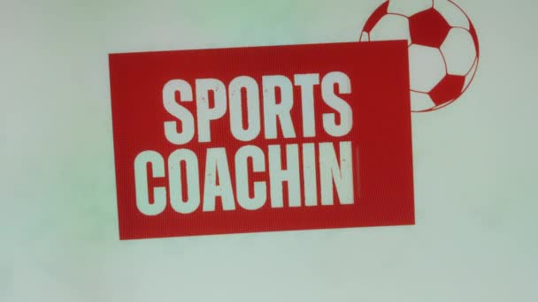 Sporttrainer Inschrift Auf Rotem Und Weißem Hintergrund Mit Fußball Symbol — Stockvideo