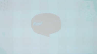 Diyalog kutusundaki eko-izm yazıları. Dünya sembolü etrafında seyahat eden uçakların grafiksel sunumu.