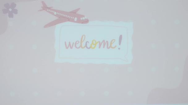 Бюджетная Надпись Светло Розовом Фоне Графическое Представление Иллюстрацией Летающего Самолета — стоковое видео