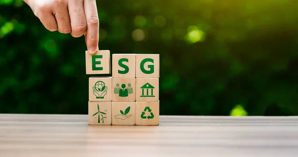 ESG çevre, sosyal ve yönetim kavramı. Sürdürülebilir şirket gelişimi. Uzun vadeli sürdürülebilirlik ve şirketlerin, kuruluşların ve yatırımların toplumsal etkileri. karbon emisyonu