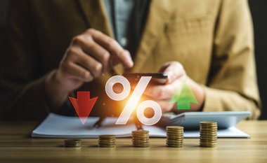 Investors calculate variable interest rates according to benchmarks. Offers flexibility but carries risk. market conditions is crucial for effective financial management. financial business strategy