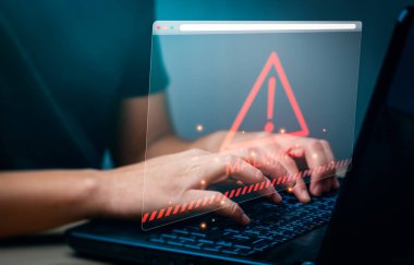 Akıllı telefon ve bilgisayar, şifre ve kişisel verileri kullanan kötü amaçlı yazılım konsepti. siber suçlular, hackerler, virüsler, solucanlar, trojanlar, fidye yazılımı, casus yazılımı, adware, botnet