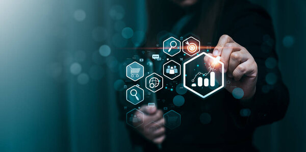 Концепция электронной коммерции цифрового маркетинга, продвижение продуктов или услуг через поисковые системы цифровых каналов, социальные медиа, электронная почта, веб-сайт, стратегии и цели цифрового маркетинга. SEO, PPC