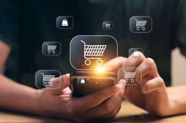 Çevrimiçi pazarlama, çevrimiçi kanallar aracılığıyla ürün veya hizmet satışlarını teşvik etmek. Web siteleri, sosyal medya, e-postalar, bağlı pazarlama programları gibi çeşitli araçlar ve kanallar kullanarak.