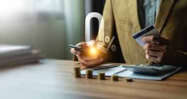 Yüzde sıfır komisyon ve faiz oranı, özel alışveriş mağazası ve indirim teklifi. Faiz oranı, taksit ödemesi, promosyon, pazarlama, satışları artırma, ekonomik durgunluk, ödeme