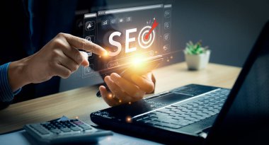 İş adamları SEO araçları kullanır, çevrimiçi potansiyeli açığa çıkarırlar. Görüş mesafesini arttırmak, organik trafiği çekmek ve stratejik optimizasyon teknikleriyle arama motoru sıralamasına hakim olmak. dijital pazarlama