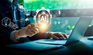 İşadamı, Laptop 'ta yapay zeka entegrasyonunu gösteren yapay zeka arayüzü, modern işletmelerde dijital yenilik ve gelişmiş bilgisayar sistemleri ile etkileşim halindedir.