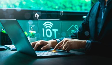 AI, Bulut ve Akıllı Ev Bütünleşmesi Simgeleri Gelişmiş Dijital Bağlantı ve Otomasyonu Vurgulayan İşletme Profesyonelliği Ağı (IoT)