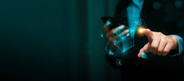 Kripto para birimini, fintech 'i, güvenliği ve veri işlemlerini sembolize eden, gelecekteki dijital ağla etkileşime giren bir işadamı ile merkezi olmayan finans kavramı ve engelleme teknolojisi