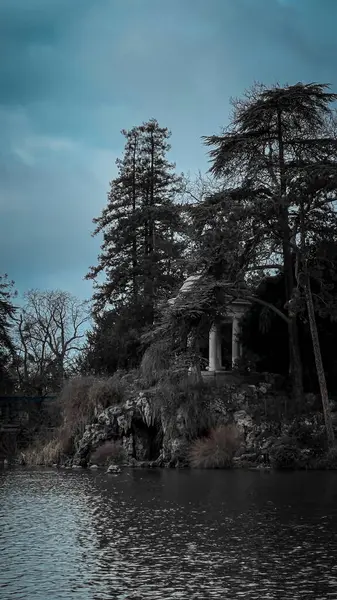 Güzel bir park manzarası Paris, Fransa