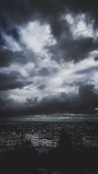 Fransa, Paris 'teki güzel gökyüzü manzarası