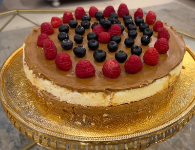 Çilekli Peskov peynirli keki