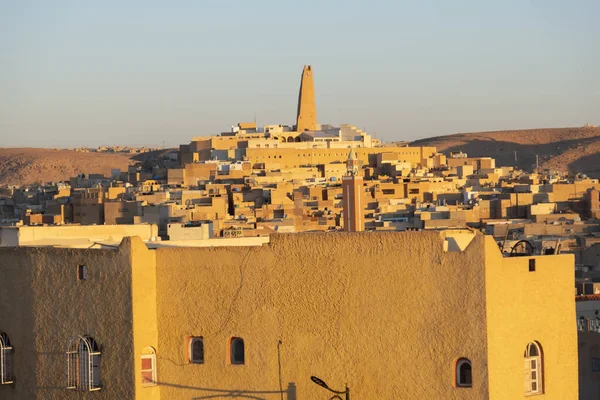 Argelia Ghardaia Vista Ciudad Con Vivienda Ladrillo Barro Minarete Alto — Foto de Stock