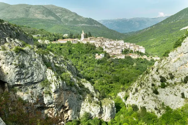 İtalya 'nın L' Aquila ili Anversa degli Abruzzi Panoramik Manzarası