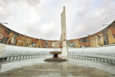Moğolistan 'ın ulaanbaatar kentindeki Zaisan anıtı Sovyet askerlerini anmakta ve birlik ve Moğol-Sovyet işbirliğinin tarihsel sahnelerini tasvir etmektedir.