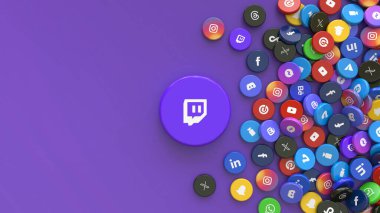 En önemli sosyal ağların logosuna sahip birçok plaka ile çevrili Twitch simgesiyle 3D yuvarlak rozet.
