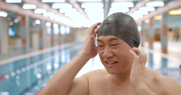 Swimming Pool Sport Male Athlete Putting Cap Goggles Getting Ready — Stock Video