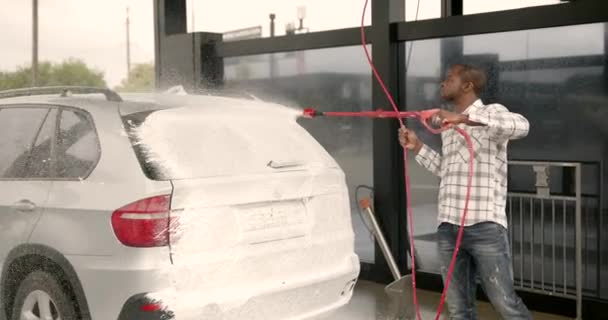 Young Man Washing His Car Manual Car Wash Black Man — Stockvideo