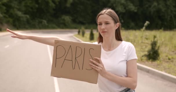 Beautiful Female Hitchhiker Cardboard Standing Highway Catching Passing Car Hitchhiking — Vídeos de Stock