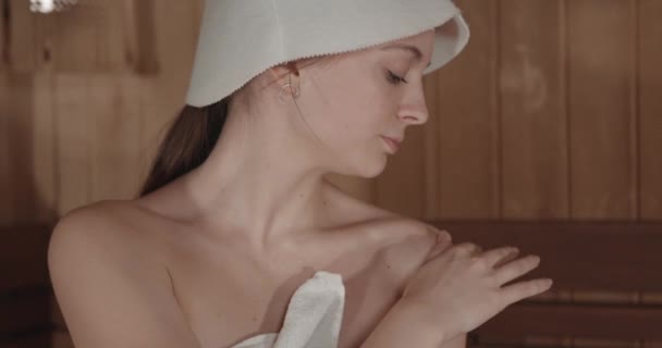 Beautiful Woman Wearing White Towel Takes Sauna Concept Relax Vacation — Vídeo de Stock