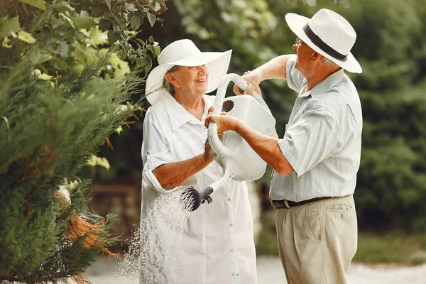 Adult Couple Summer Garden Handsome Senior White Shirt Woman Hat — стоковое фото