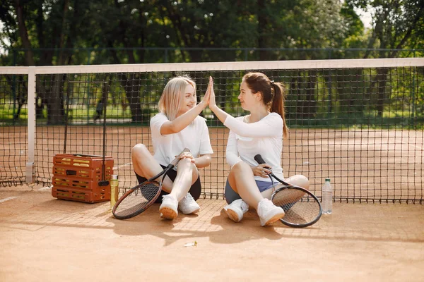 Two Young Women Sitting Tennis Net Having Conversation Game Summer — Stock Photo, Image