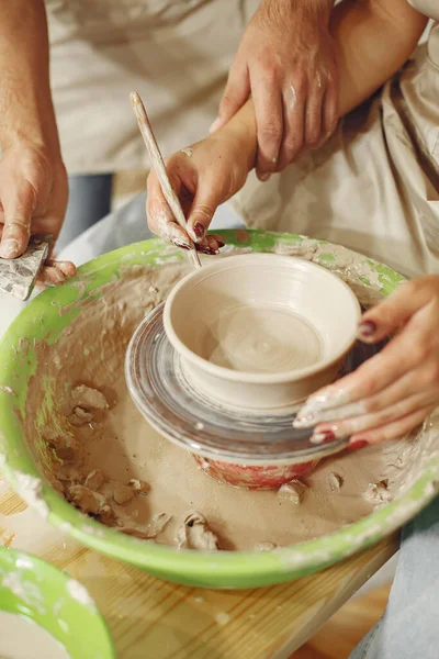 Mutual Creative Work Hands Creating Bowl Pottery Wheel Clay Studio — Φωτογραφία Αρχείου