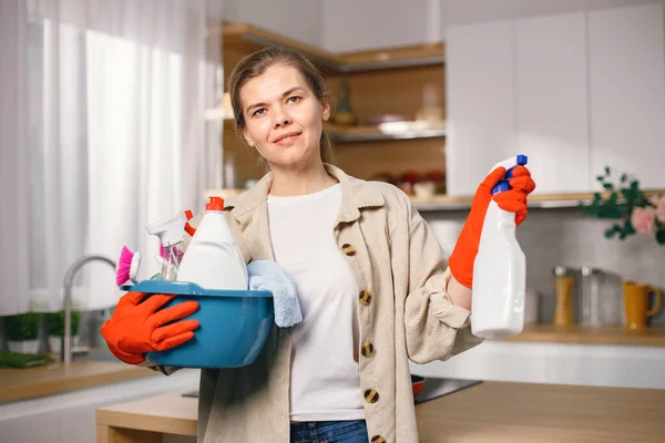 Portrait Woman Cleaning Kitchen Wearing Red Gloves Caucasian Woman Doing — Stock Photo, Image