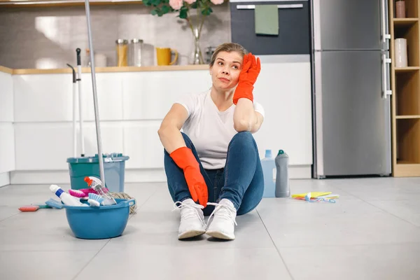 Portrait Woman Sitting Kitchen Floor Wearing Red Gloves Caucasian Woman — Stock Photo, Image