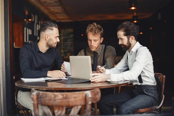 Businessmen Negotiations Bearded Men Sitting Table Friends Talking — Stockfoto