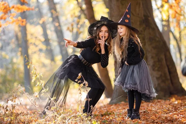 Woman Little Girl Walking Autumn Forest Mother Play Her Daughter — Φωτογραφία Αρχείου