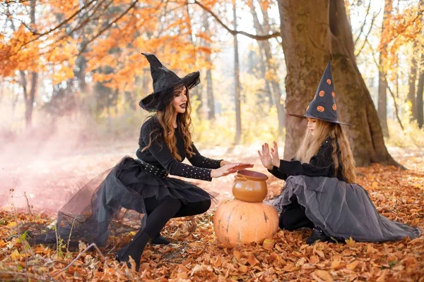 Mother Witch Her Daughter Making Potion Autumn Forest Mother Teach — Stok fotoğraf