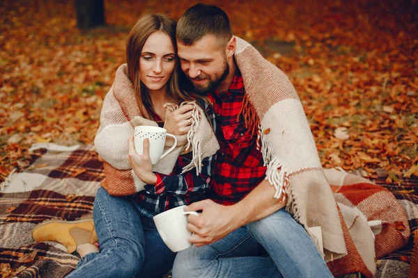 Couple Dans Parc Famille Dans Une Forêt Dorée Homme Barbe — Photo
