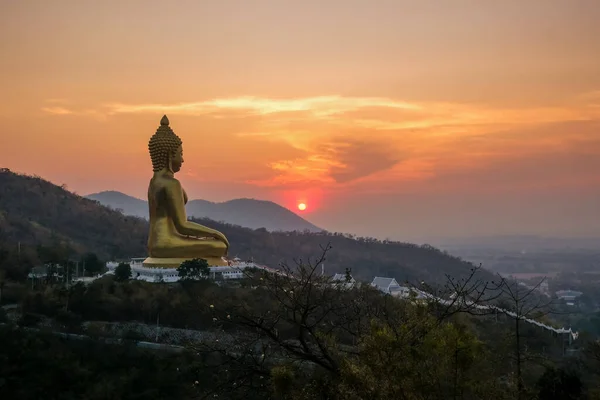 Grote Gouden Boeddha Bij Khao Wong Phra Chan Bij Zonsondergang — Stockfoto