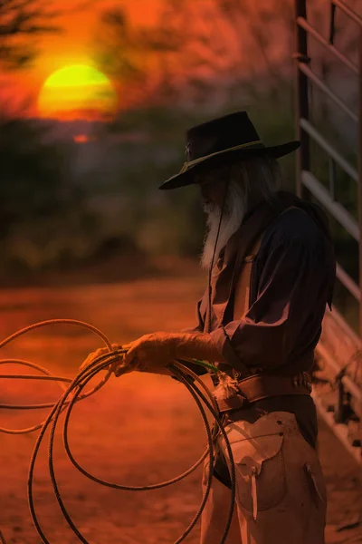 Het Silhouet Van Cowboy Ondergaande Zonsondergang — Stockfoto
