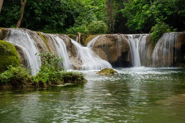 Chet Sao Noi şelale Khao Yai Milli Parkı'nda, Saraburi Eyaleti, Tayland.