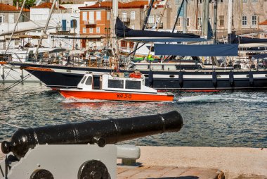 Hidra adası Saronik Körfezi 'nin en güzel adası olarak kabul edilir.