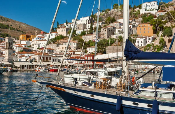 Hydra adasına Küçük Santorini denir.