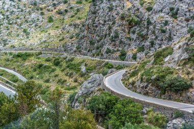 Sa Calobra, İspanya 'ya giden yolda, dağlarda dolambaçlı bir yol. 