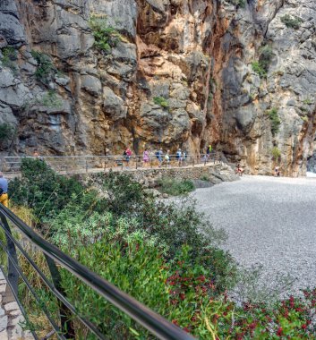 Sa Calabria İspanya körfezindeki kayaya oyulmuş özel bir geçit.