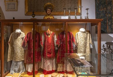 Alcudia, Mayorka 'daki Aziz James Kilisesi' nin dekorasyonu ve iç mimarisi.